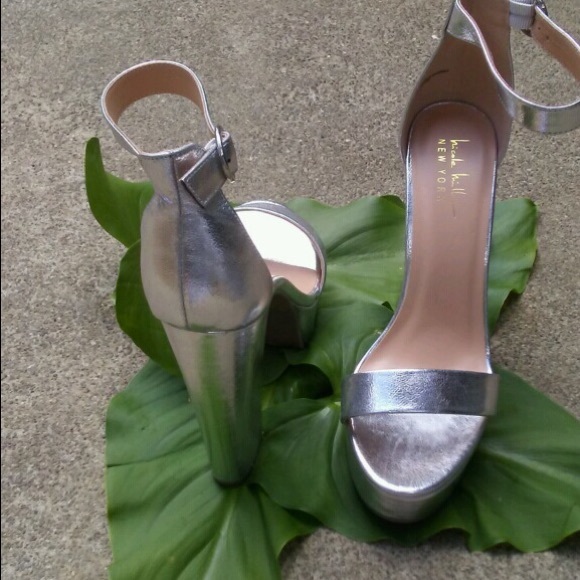 NWOT Nicole Miller metallic platforms. - Picture 5 of 5